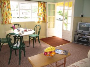 Seascape-Chalet-dinning-area-in-the-lounge